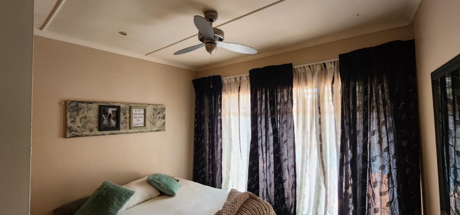 7 Bedroom Property for Sale in Flamwood North West